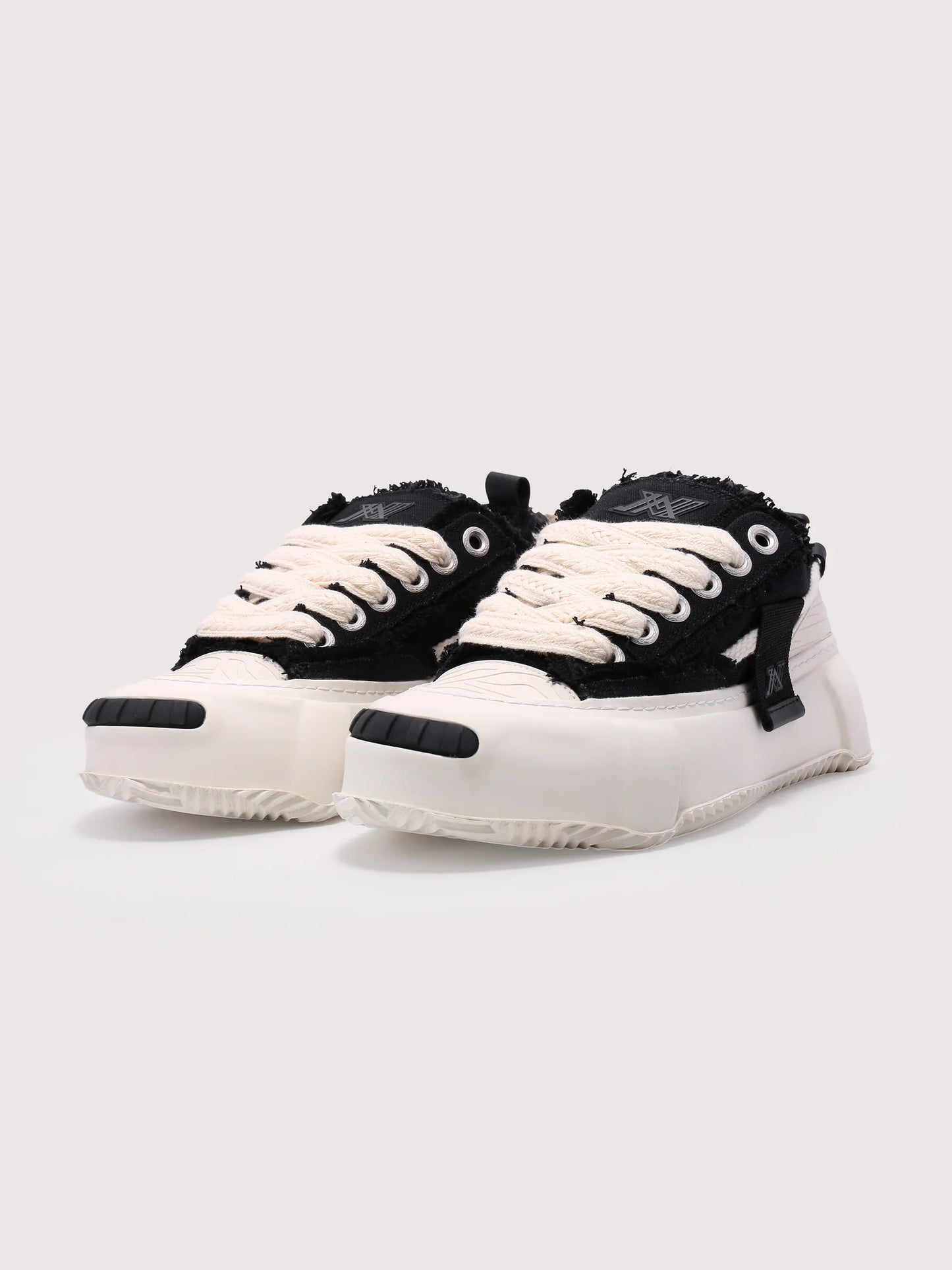 Elevate Javi | Black and Cream