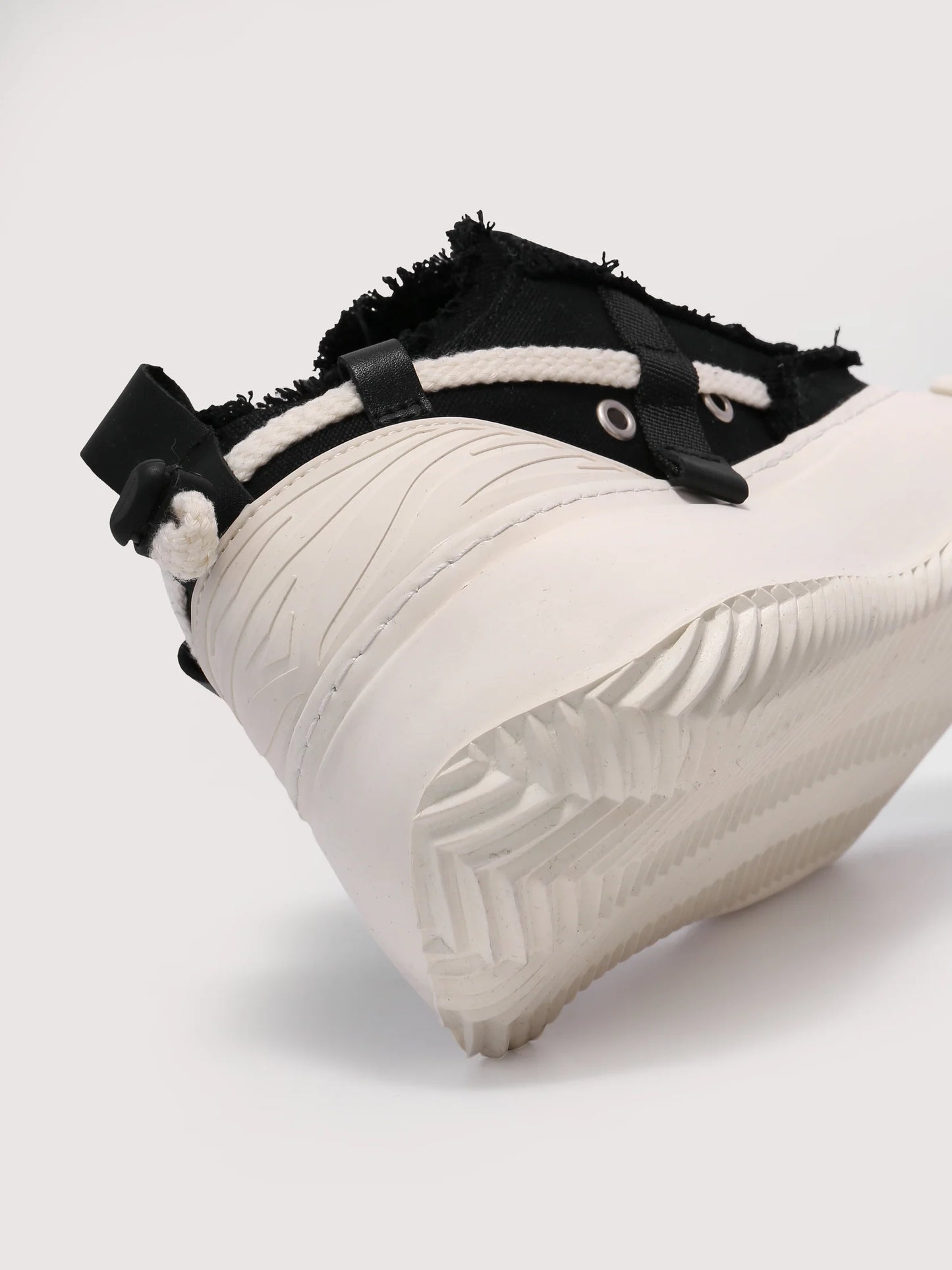 Elevate Javi | Black and Cream