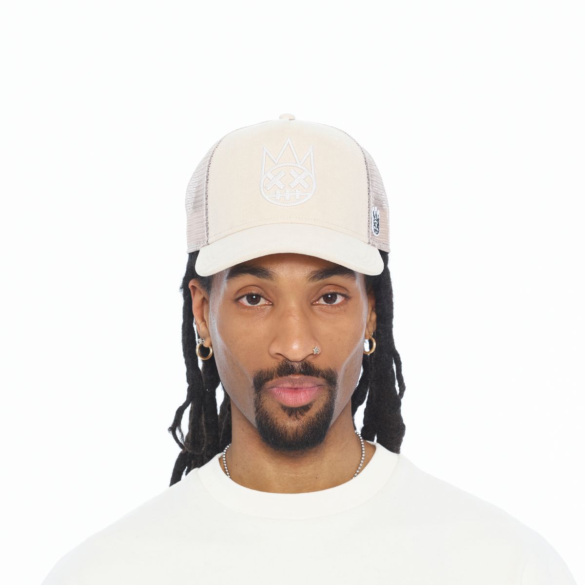 LOGO MESH BACK TRUCKER CURVED VISOR
