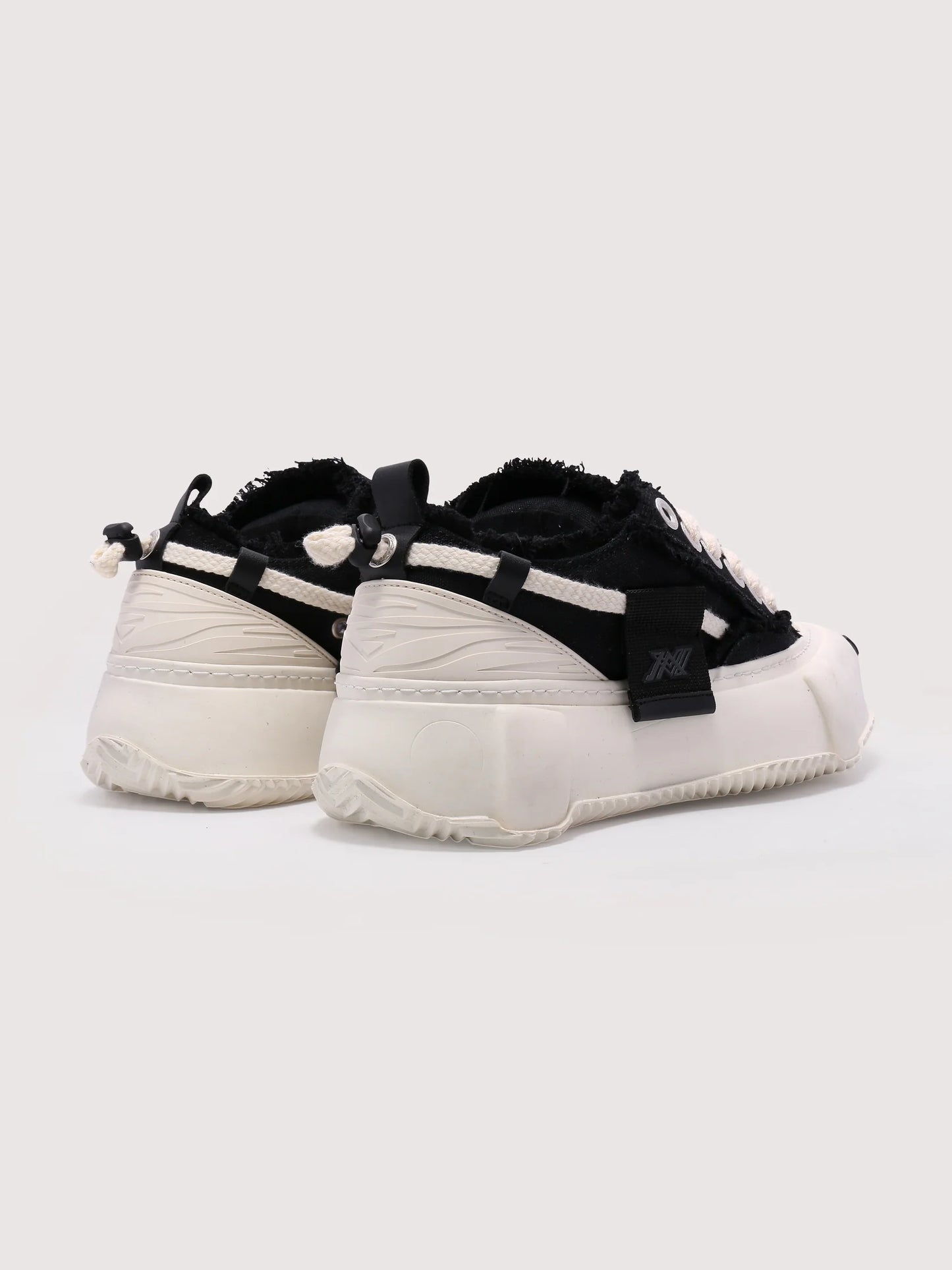 Elevate Javi | Black and Cream